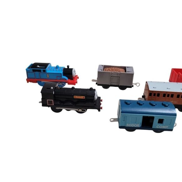 Bundle of thomas and friends train cars - Picture 4 of 7